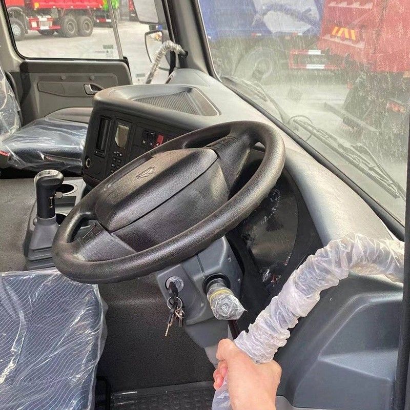 Poderoso caminhão de descarga 2023 HOWO 371HP RHD 8X4 com Euro 3 emissões padrão 12700 GVW