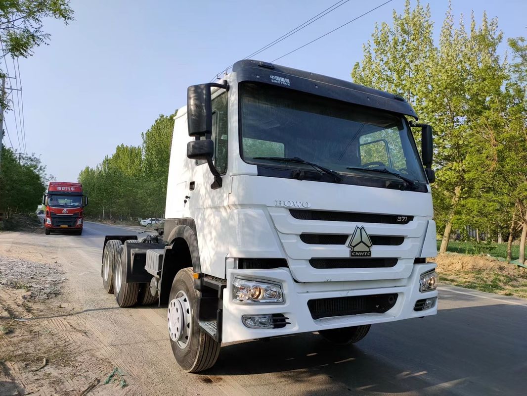 300Ltr Tanque de combustível Sinotruk Howo 6x4 All-Wheel Drive Tractor Truck para benefício