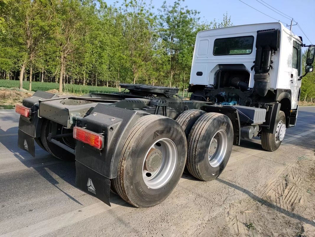 300Ltr Tanque de combustível Sinotruk Howo 6x4 All-Wheel Drive Tractor Truck para benefício