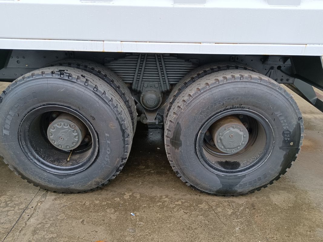 Caminhão Sinotruk Howo 6*4 usado com motor WEICHAI e bom tamanho do tanque de carga
