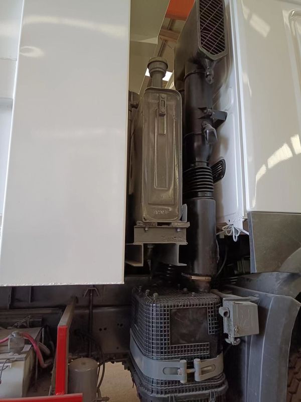 Caminhão de descarga de lixo Sino Howo 375HP Euro 3 Direção de segunda mão para transporte de engenharia