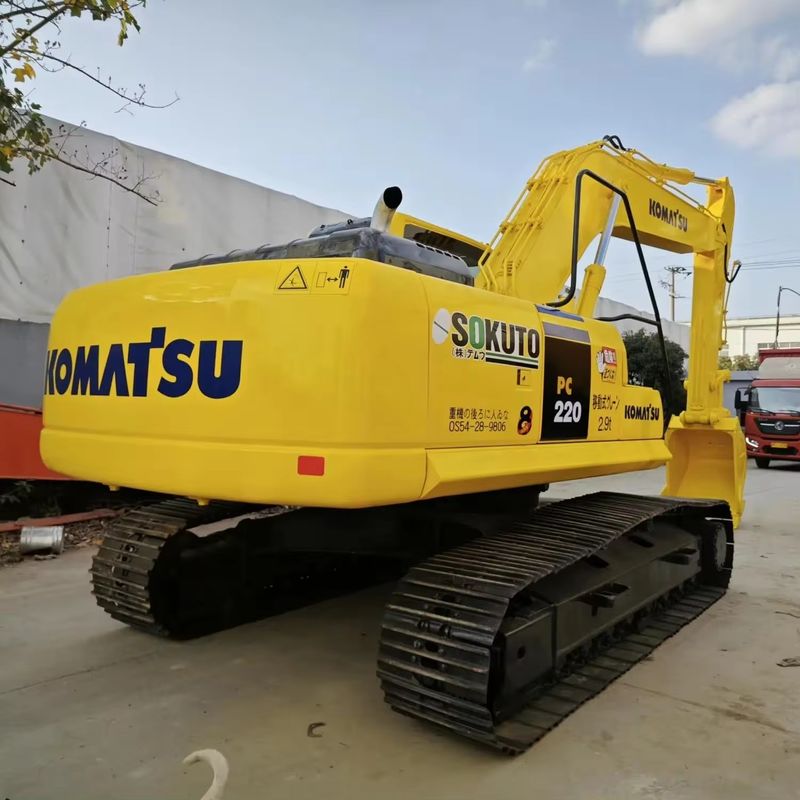 Excavadora Komatsu PC35 de motor original com outro cilindro hidráulico em bom estado
