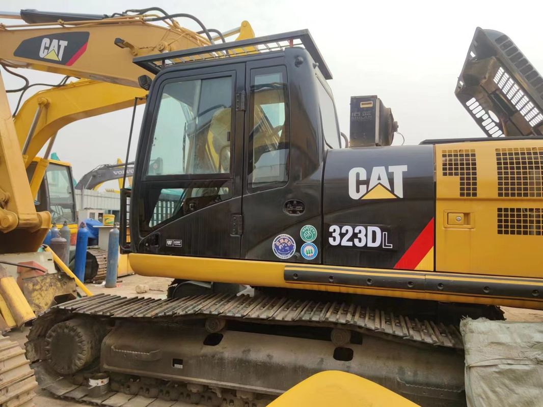Excavadora CAT 325B original em bom estado com motor de 40,5 kW e fácil manutenção