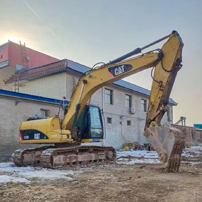 Excavadora usada Cat 320D2 com depósito de combustível de 410L e 20 toneladas de tonelagem em boas condições