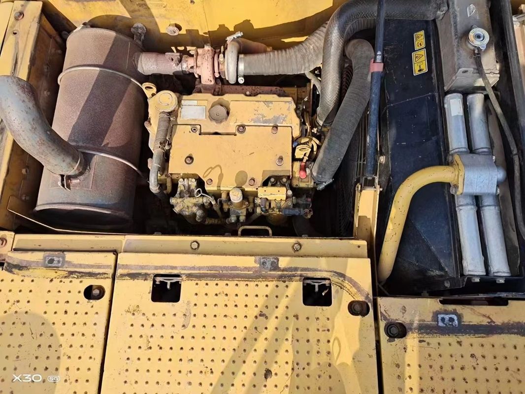 Excavadora usada Cat 320D2 com depósito de combustível de 410L e 20 toneladas de tonelagem em boas condições