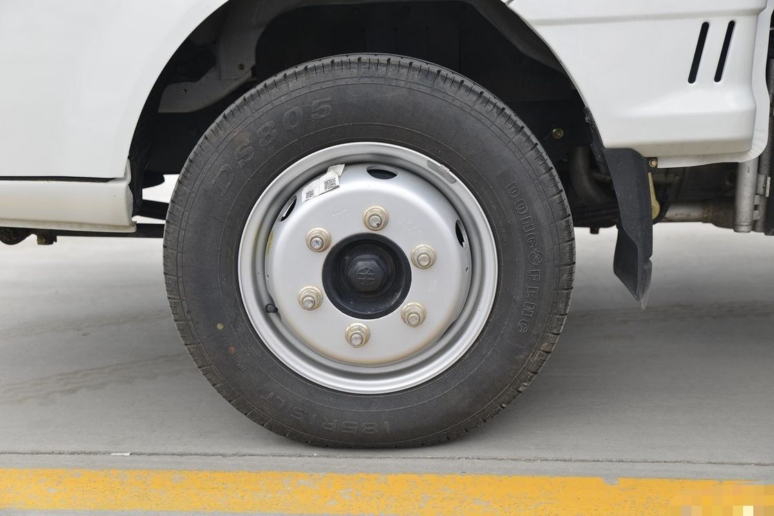 Usado Dongfeng W17 102hp Direção esquerda 2 lugares 2 airbags fila única 4 * 2 caminhão leve