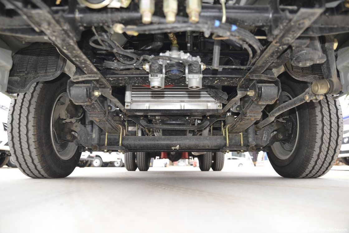 Usado Dongfeng W17 102hp Direção esquerda 2 lugares 2 airbags fila única 4 * 2 caminhão leve