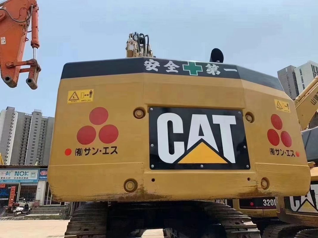 Excavadora 390D de gatos usados com peso de 90250 kg e capacidade de balde de 0,45m3