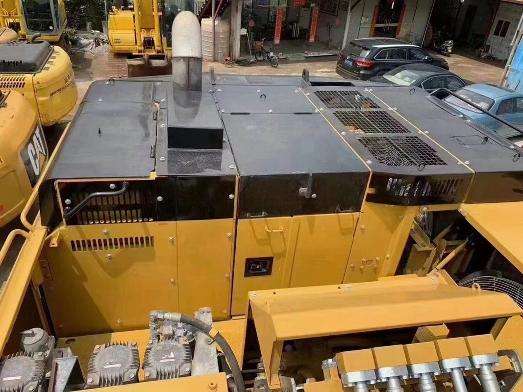 Excavadora 390D de gatos usados com peso de 90250 kg e capacidade de balde de 0,45m3