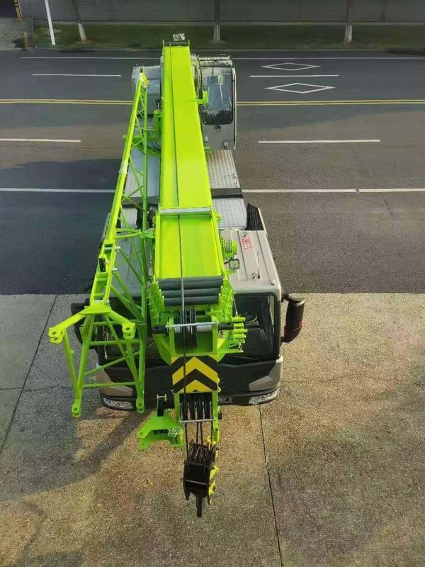 Guindaste móvel de 25 toneladas Guindaste de camião Zoomlion em boas condições com 2001-4000 horas de trabalho