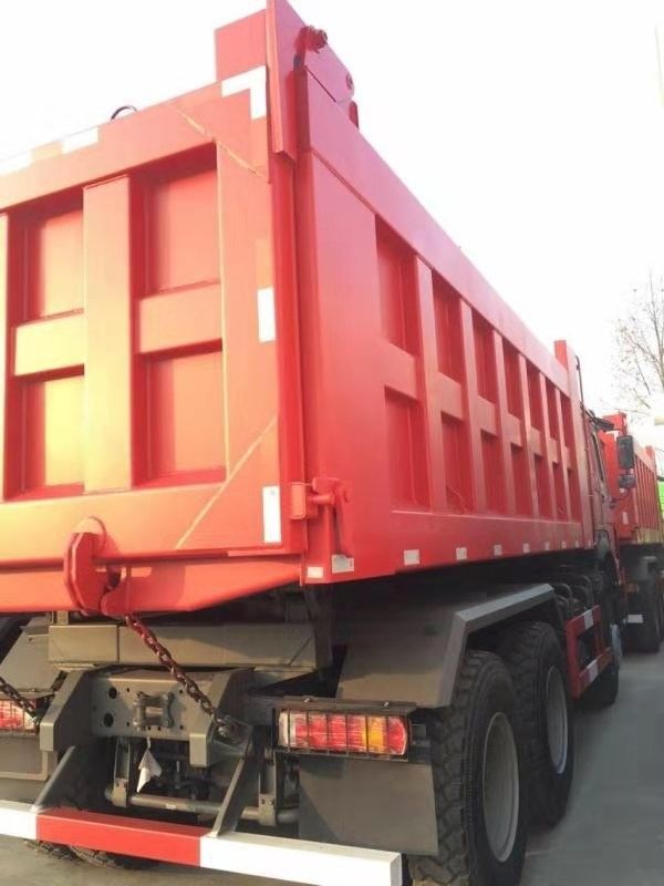 HOWO 6x4 371hp 30 toneladas Red Tipper Truck Dump Truck com motor WEICHAI e 3 passageiros