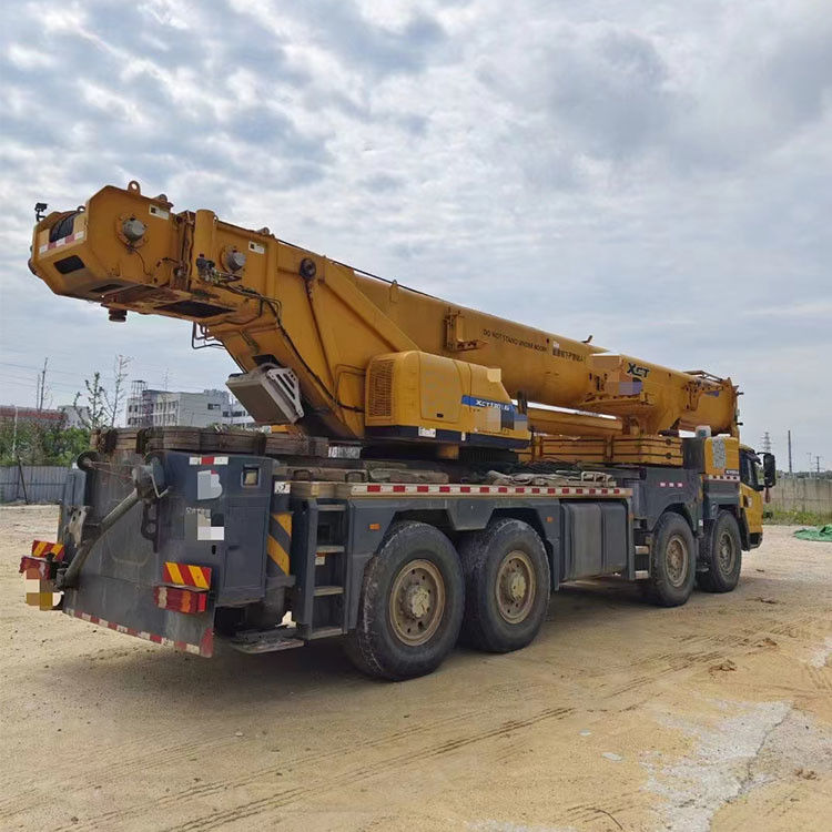 Cranes móveis de 100 toneladas Cranes de elevação de camiões usados com velocidade máxima de operação de 75 km/h