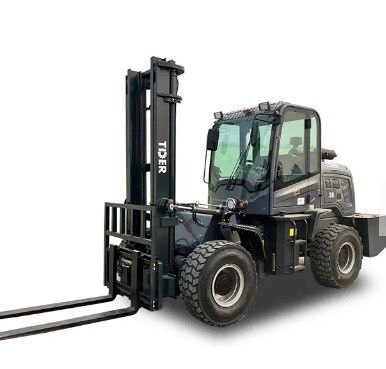 Capacidade de carga de 3000 kg Utilizado TDER 4WD todo terreno em empilhadeira com motor Isuzu ou Cummins EPA