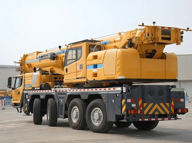 QAY160 Guindaste hidráulico móvel de 160 toneladas para camião 2016 Ano 2001-4000 Horas de trabalho