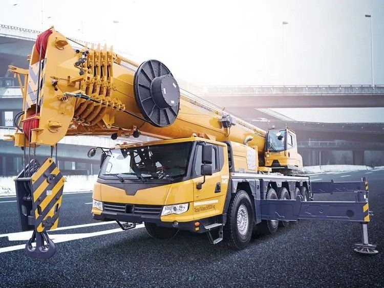 QAY160 Guindaste hidráulico móvel de 160 toneladas para camião 2016 Ano 2001-4000 Horas de trabalho