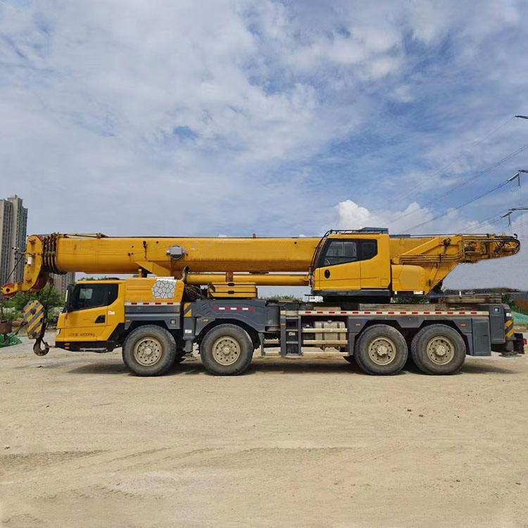 Crane móvel de 300 toneladas Zoomlion Crane para caminhão usado 44 Max. Carga de elevação telescópica chinesa