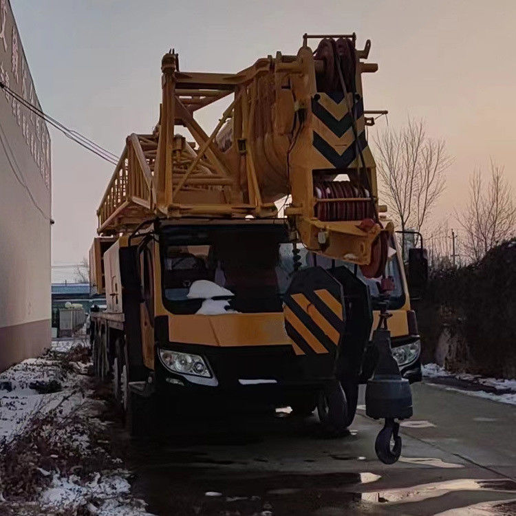 100 toneladas QY100K Guindaste de camião Zoomlion usado com guindaste telescópico de barra reta