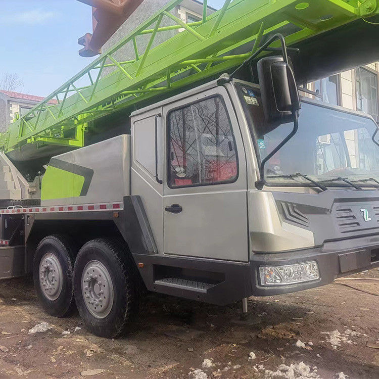 Venda Cranes de caminhão usados Zoomlion ZTC700V com 70 toneladas Max.