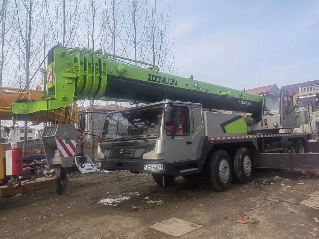 Venda Cranes de caminhão usados Zoomlion ZTC700V com 70 toneladas Max.