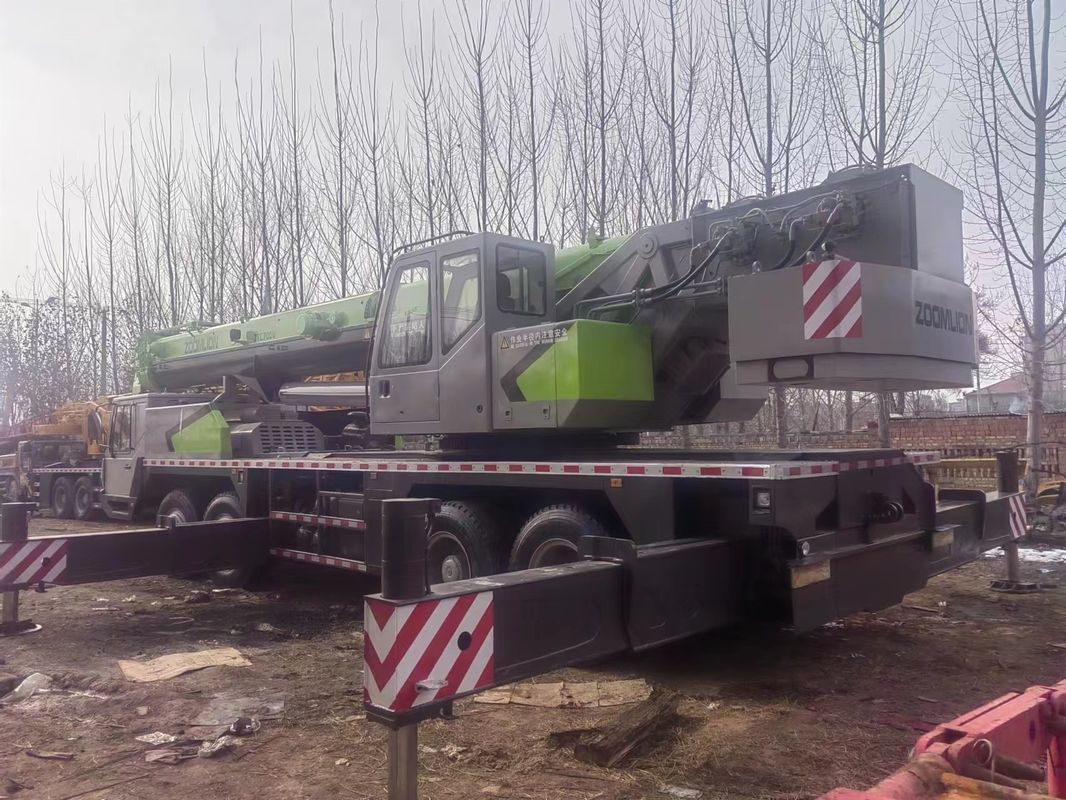 Venda Cranes de caminhão usados Zoomlion ZTC700V com 70 toneladas Max.