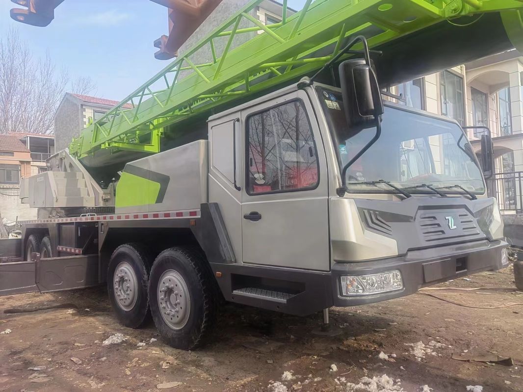 Venda Cranes de caminhão usados Zoomlion ZTC700V com 70 toneladas Max.