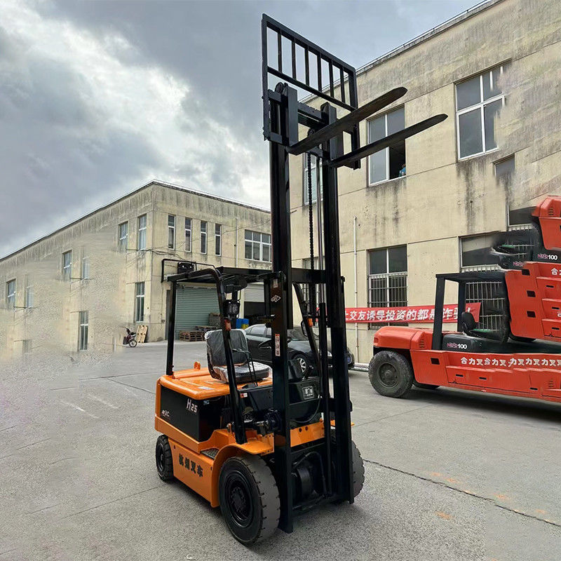 Elevador elétrico 4x4 2 toneladas Usado com pneus antisslip e garfo comprimento 1070mm