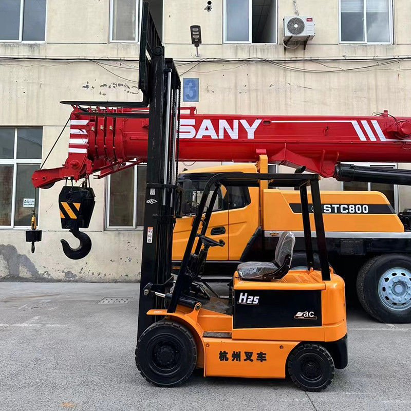 Elevador elétrico 4x4 2 toneladas Usado com pneus antisslip e garfo comprimento 1070mm