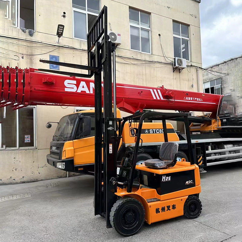 Elevador elétrico 4x4 2 toneladas Usado com pneus antisslip e garfo comprimento 1070mm