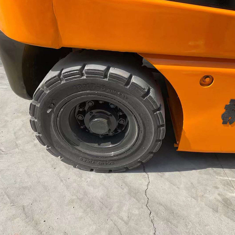 2 portões quadrados 4 rodas motrizes todo terreno empilhadeira elétrica 2.5 toneladas Bateria de lítio usada