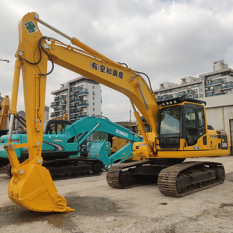 Excavadora com motor original em bom estado