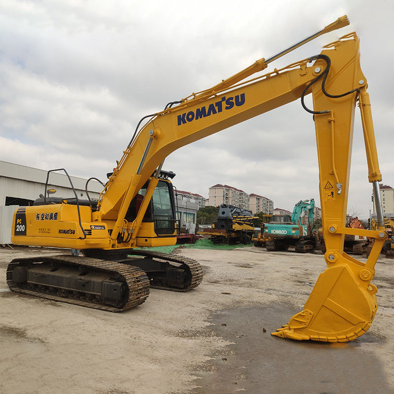 Excavadora com motor original em bom estado