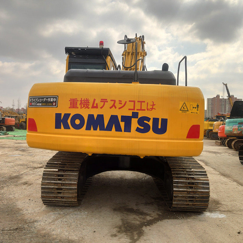 Excavadora com motor original em bom estado