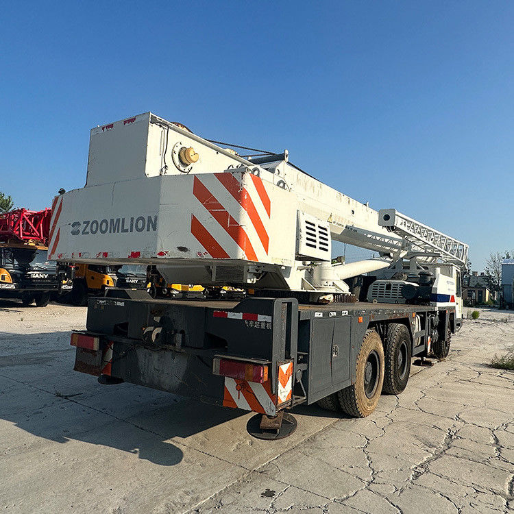 Guindaste de construção Zoomlion de 25 toneladas com cor branca e cilindro hidráulico