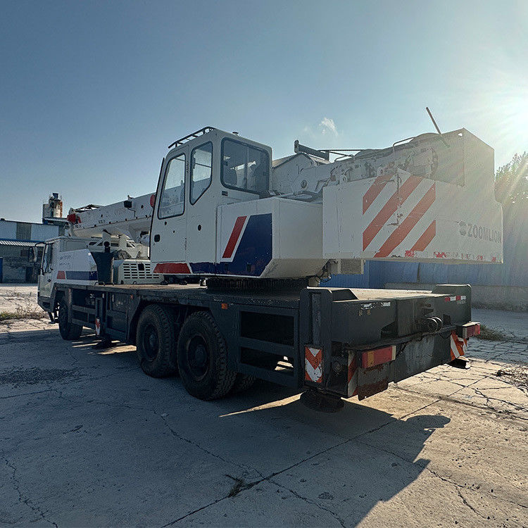 Guindaste de construção Zoomlion de 25 toneladas com cor branca e cilindro hidráulico