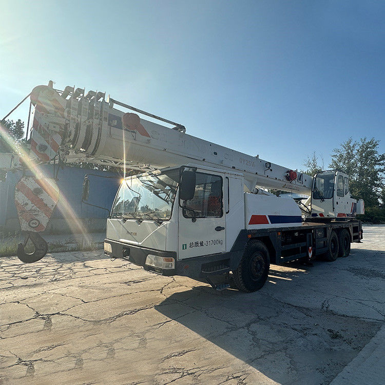 Guindaste de construção Zoomlion de 25 toneladas com cor branca e cilindro hidráulico