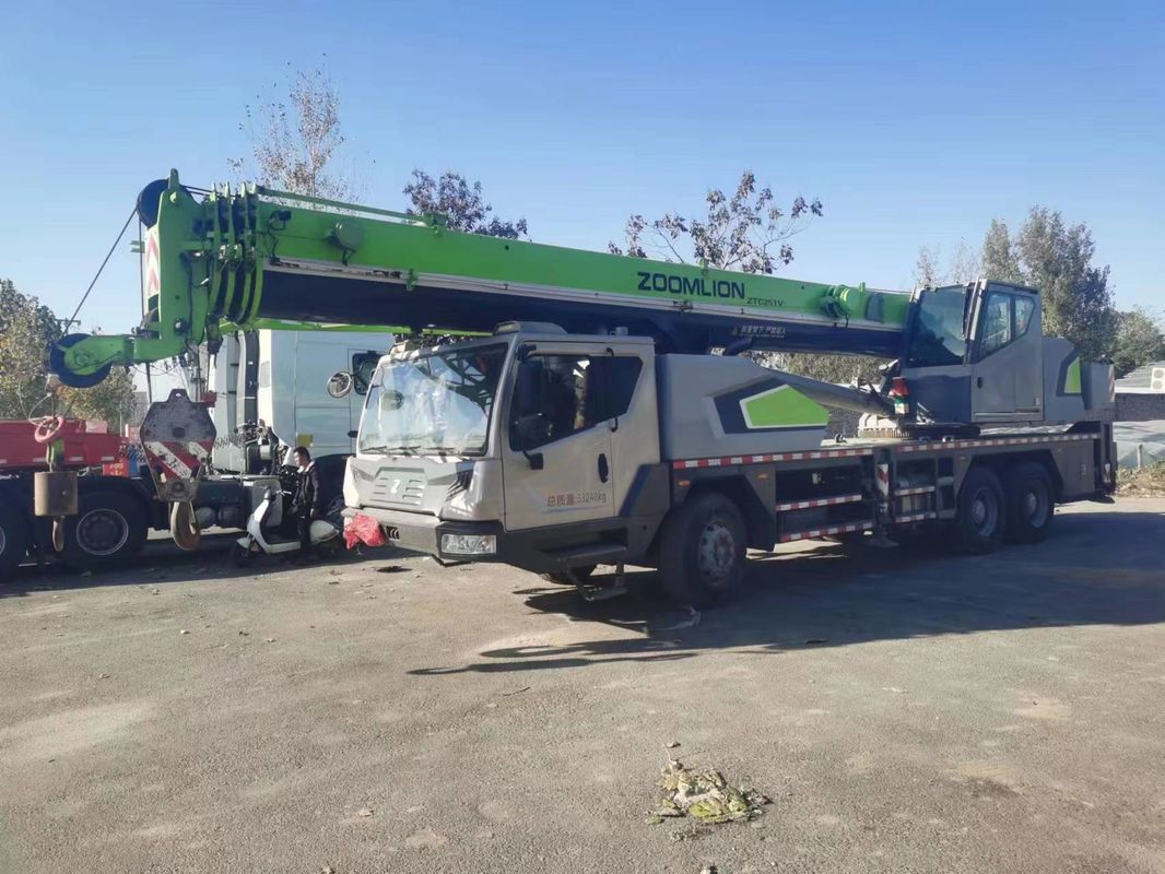Good Zoomlion 25 Ton Truck Crane com design verde e velocidade máxima de operação de 80 km/h