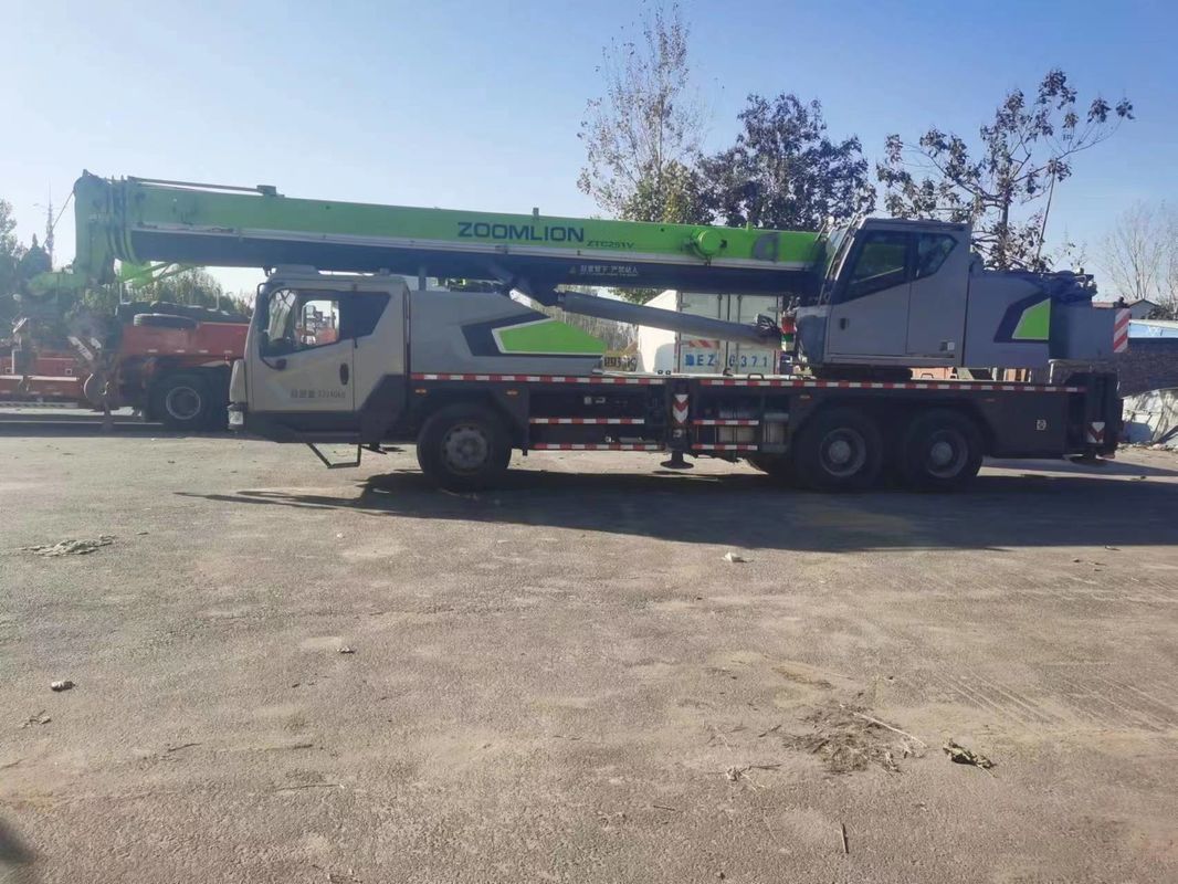 Good Zoomlion 25 Ton Truck Crane com design verde e velocidade máxima de operação de 80 km/h