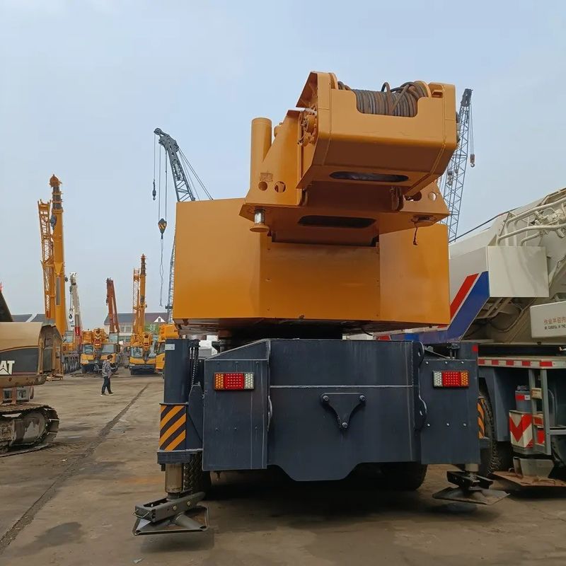 STC1000T Grão de caminhão hidráulico de 100 toneladas com potência máxima de 353/1900kW/rpm