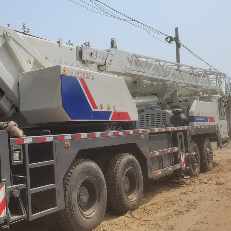 A China vende uma grua Zoomlion QY50 com horas de trabalho de 40001-50000 e funcionalidade de dobragem
