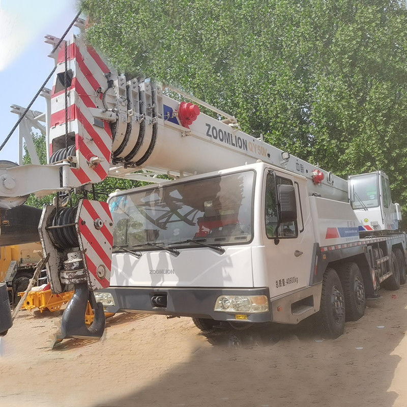 A China vende uma grua Zoomlion QY50 com horas de trabalho de 40001-50000 e funcionalidade de dobragem