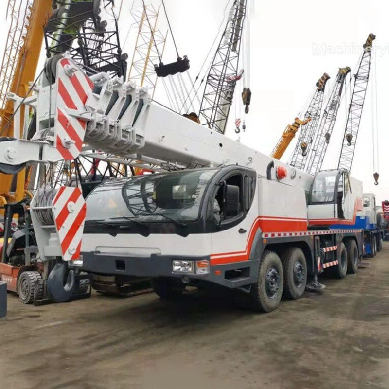 A China vende uma grua Zoomlion QY50 com horas de trabalho de 40001-50000 e funcionalidade de dobragem