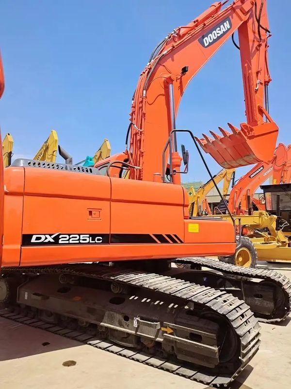Radius máximo de escavação 10705 mm 110 kw Boa condição Excavadora Doosan DX225 LC Crawler Digger
