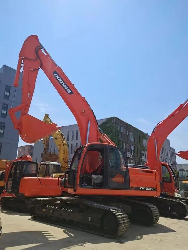 Radius máximo de escavação 10705 mm 110 kw Boa condição Excavadora Doosan DX225 LC Crawler Digger