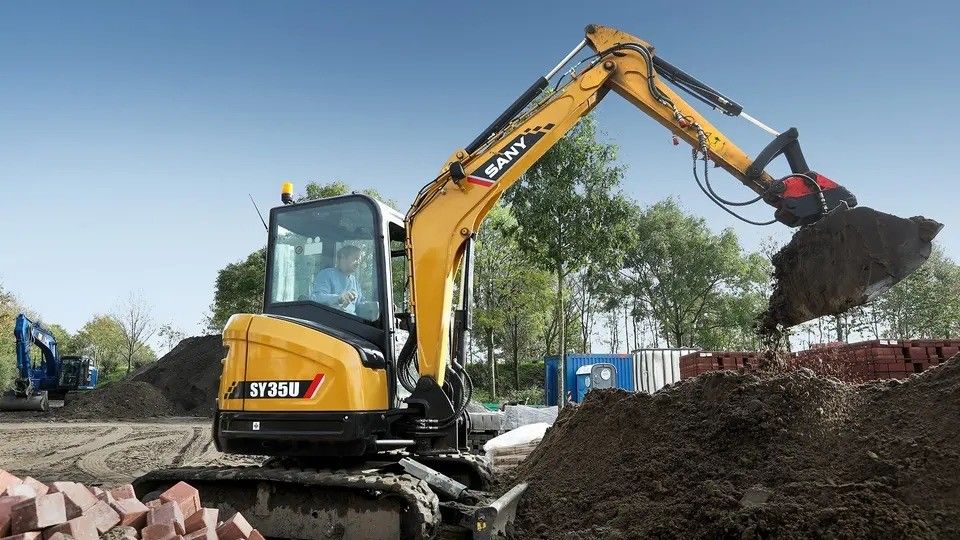 Excavadora Sany 35u 4855mm Altura máxima de escavação e peso operacional de 5,8 toneladas