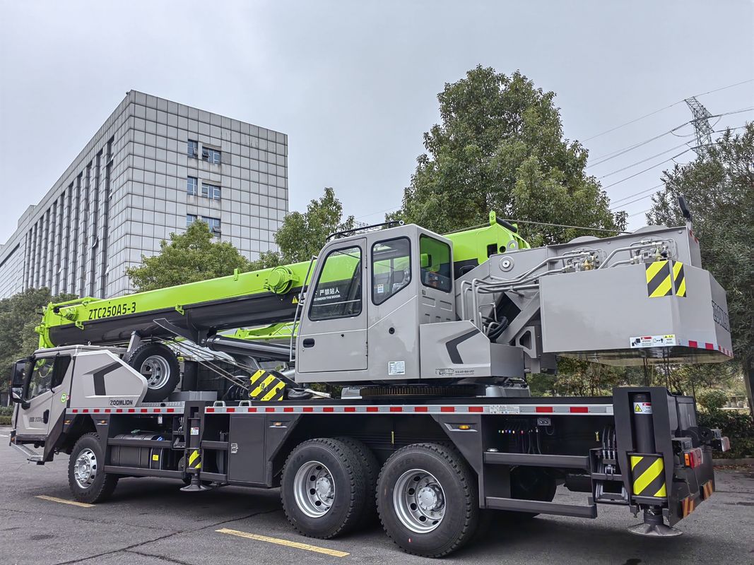 Equipamento de elevação Zoomlion para caminhões usados de 25 toneladas e capacidade de elevação de 25000 kg