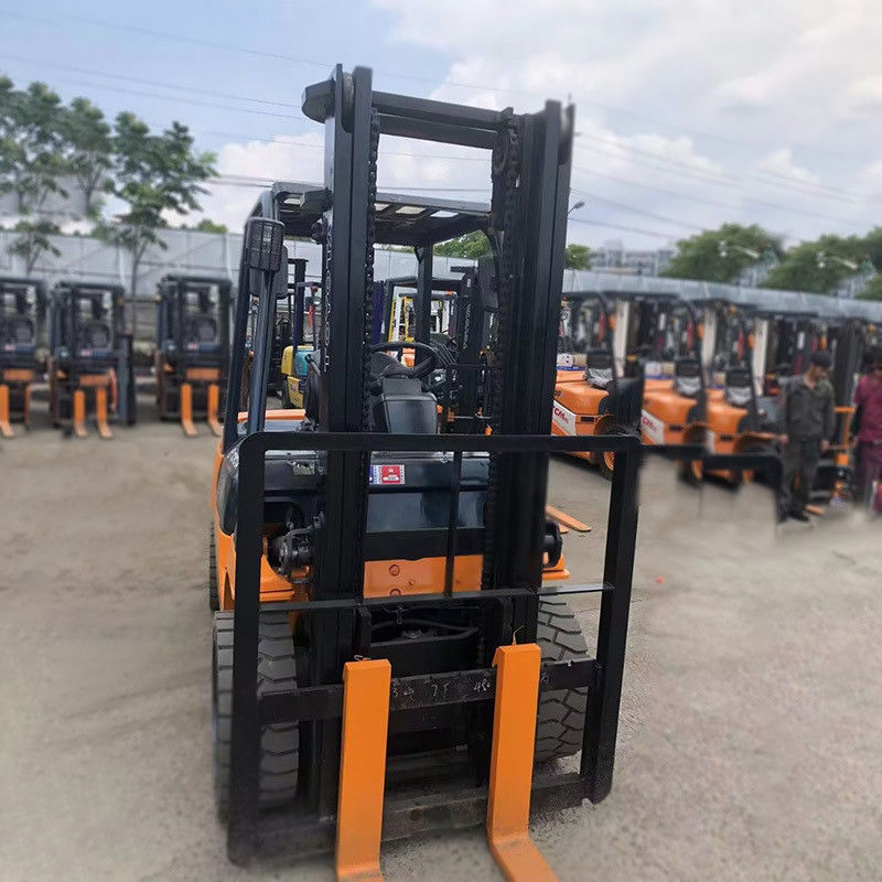 2WD 4WD 3 toneladas Toyota Usado em empilhadeira com 2 estágios de mastro e 24V empilhadeira de garfos giratórios