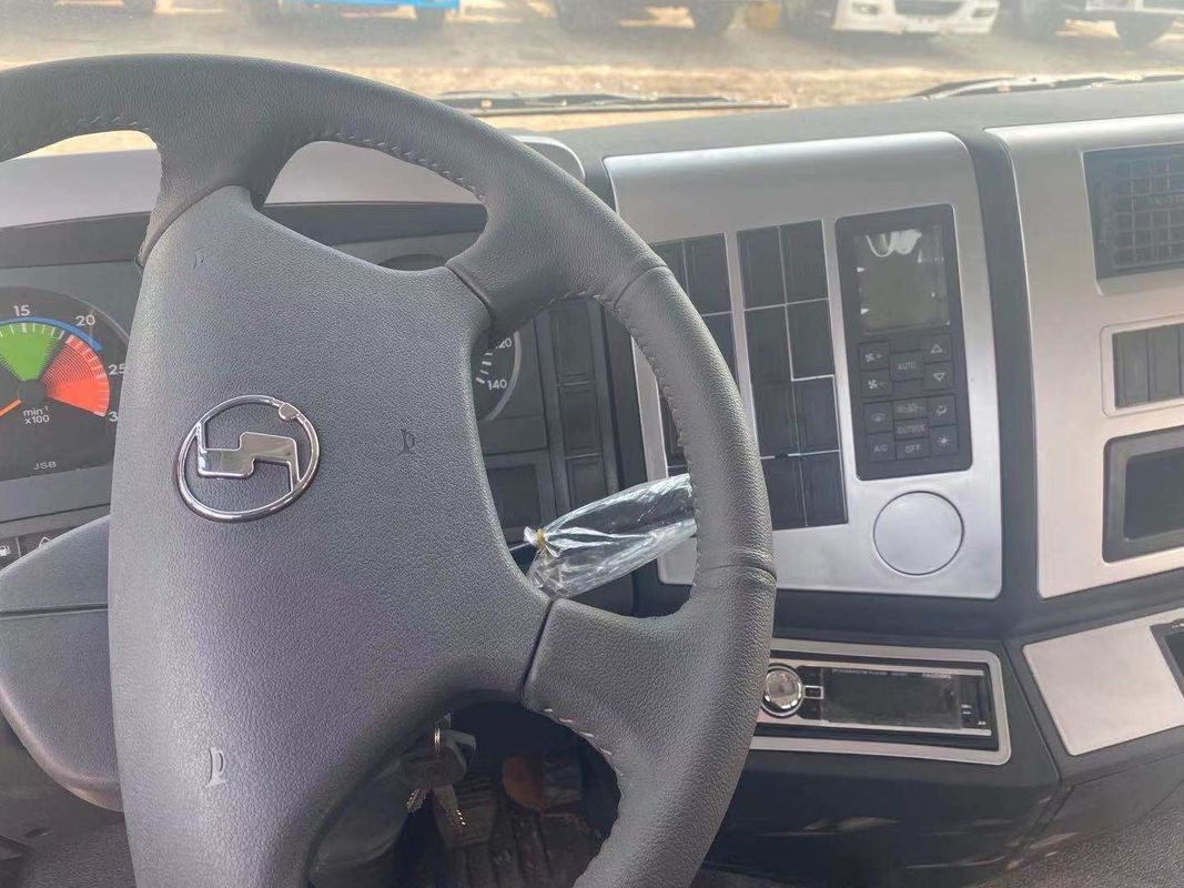 39000kg Peso de contenção Shacman F3000 8x4 Caminhão de despejo Caminhão de descarga 6,2-8m Tanque de carga comprimento