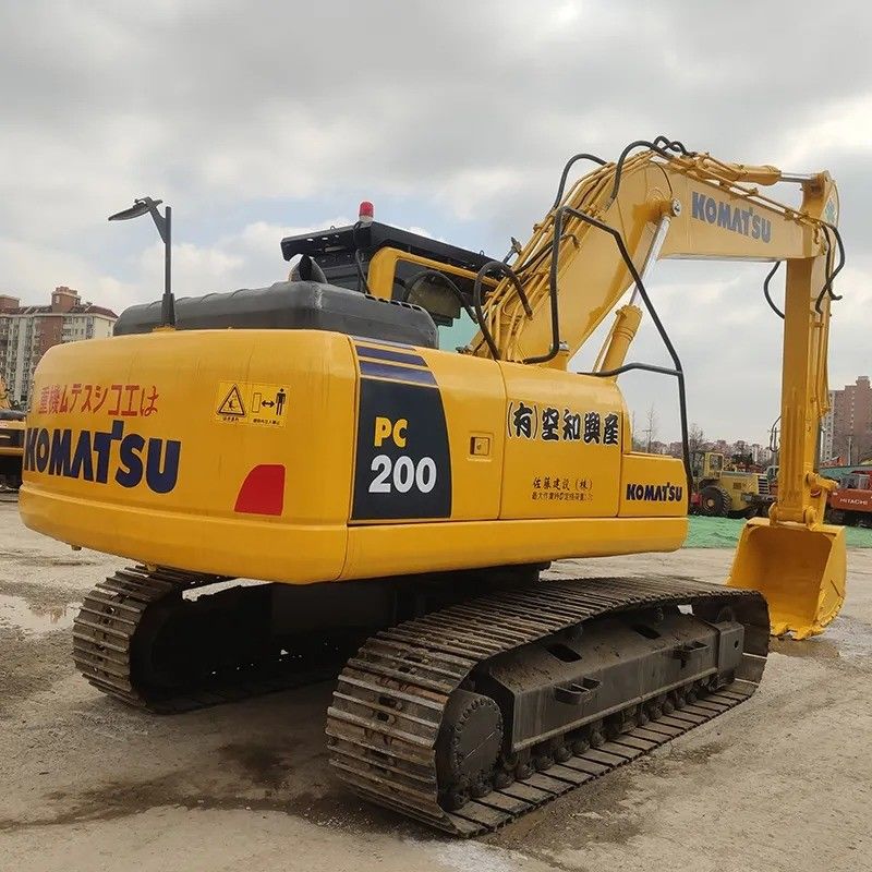 Excavadora de segunda mão Komatsu PC200-8 em cor original com cilindro hidráulico