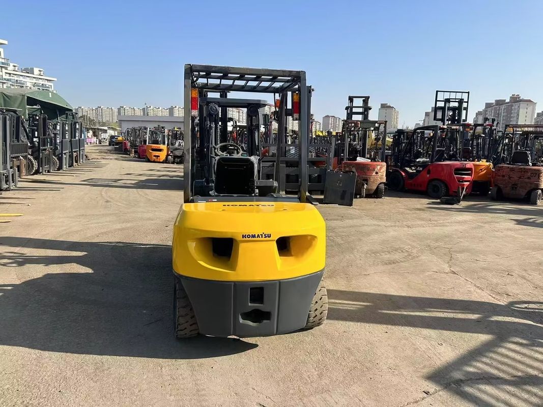 Mini empilhadeira japonesa Komatsu FD30 3T usada com motor diesel de baixo consumo de combustível