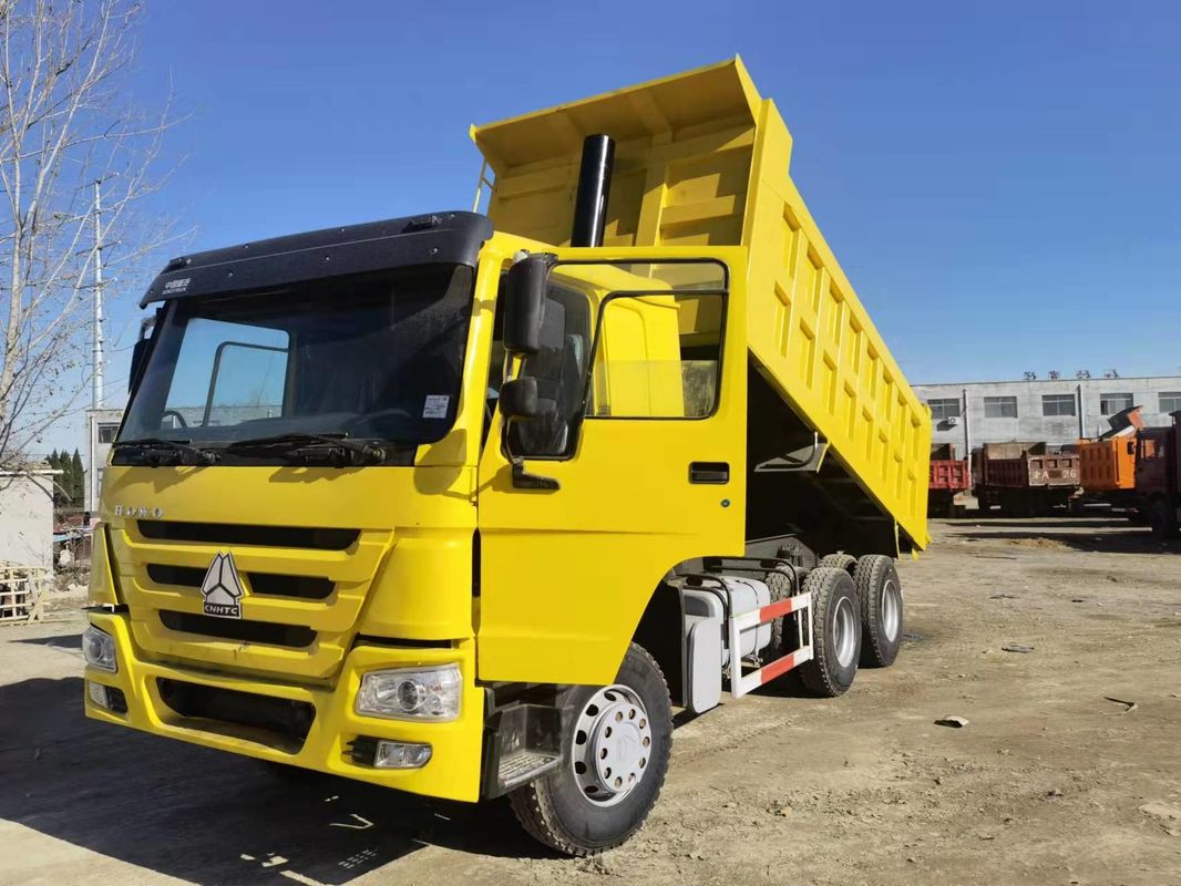 Utilizado Howo 6x4 camião de despejo camião de descarga Euro 2 emissões tanque de carga padrão comprimento ≥ 8m